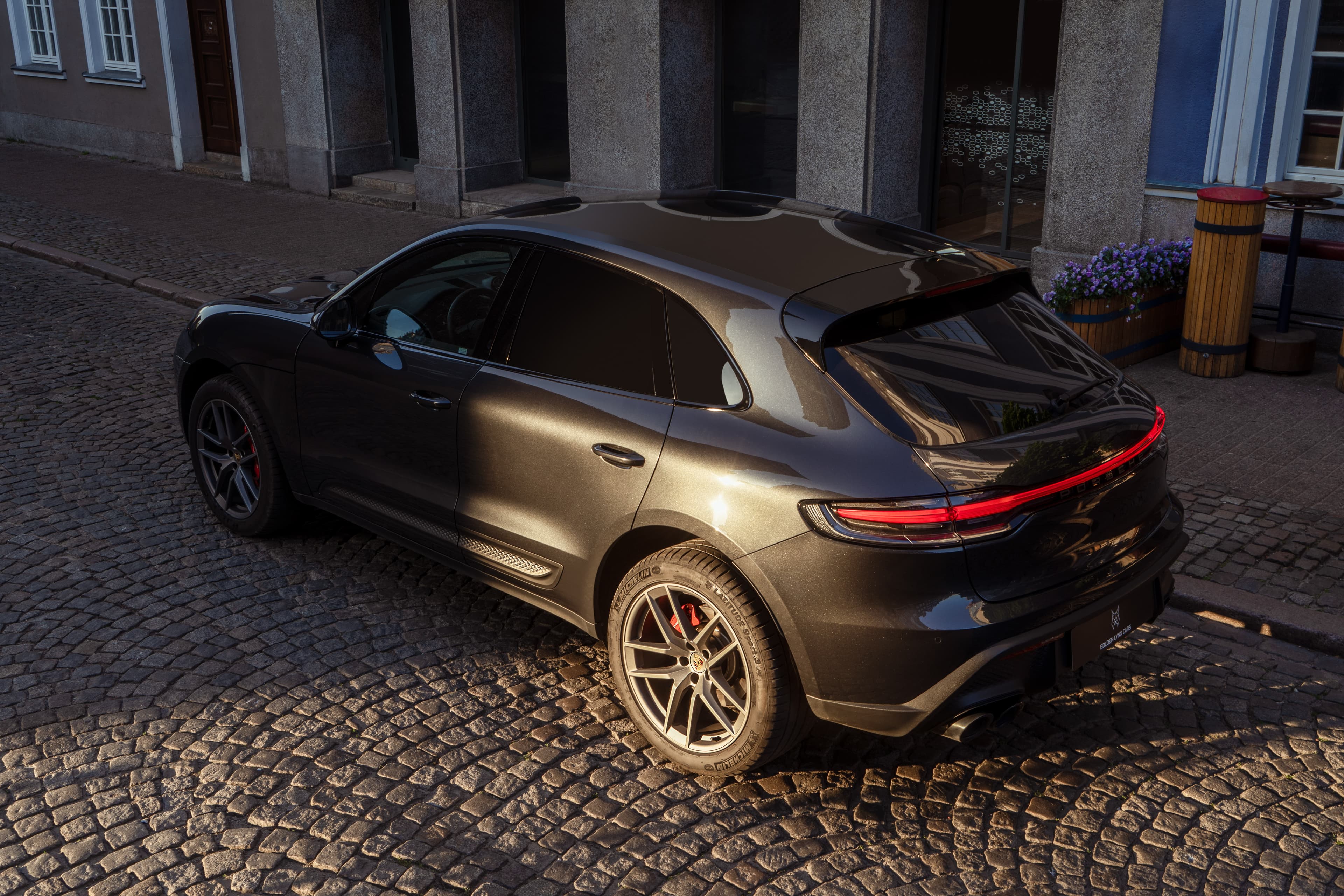 porsche-macan-left-back