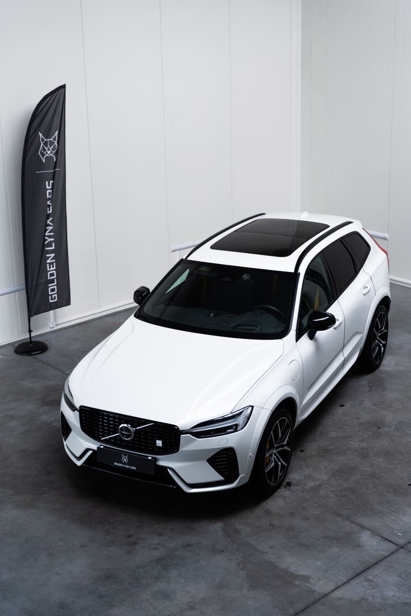 xc60-polestar-front-face-entrance